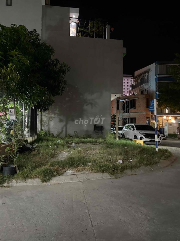 Cho thuê đất khu K1, 2 mặt tiền, phía trước là công viên