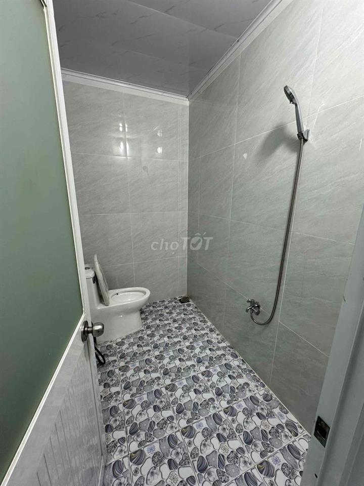nhà 1 trệt 1 lửng mới sạch sẽ