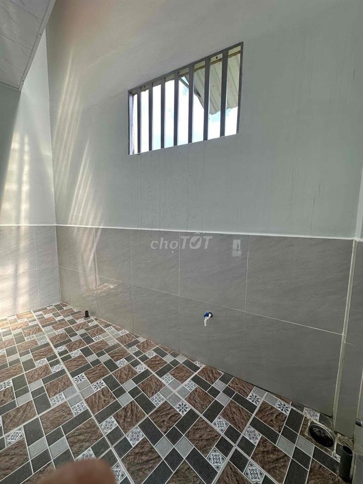 nhà 1 trệt 1 lửng mới sạch sẽ