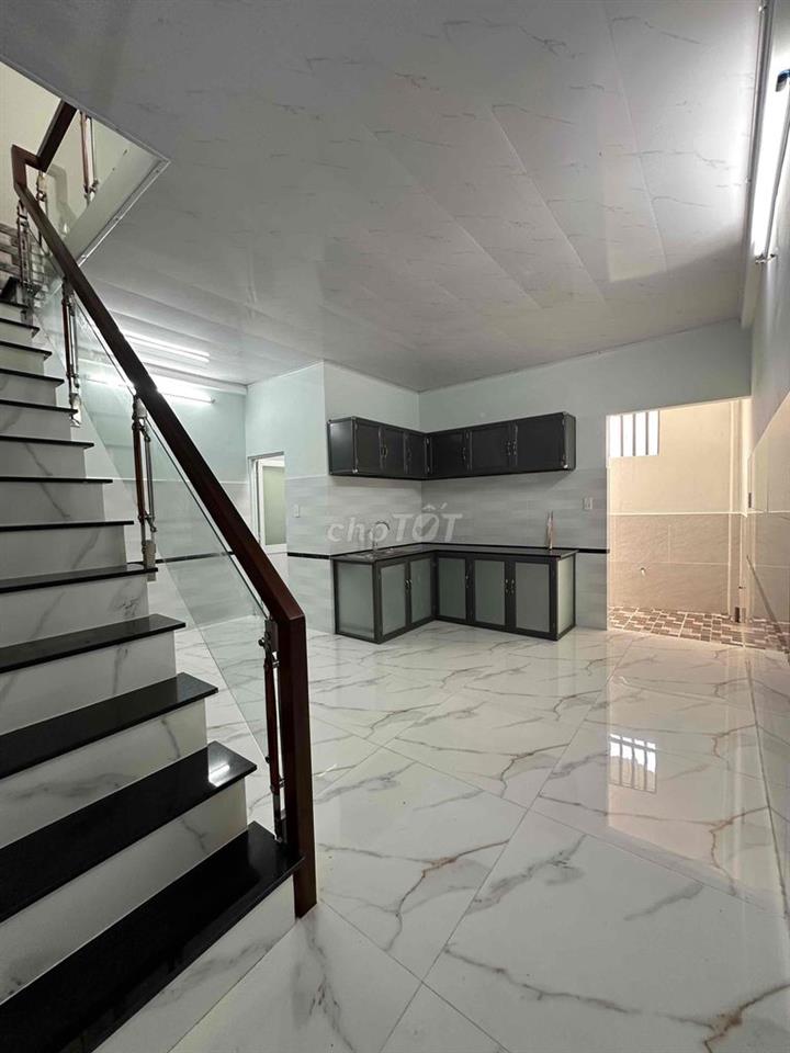 nhà 1 trệt 1 lửng mới sạch sẽ