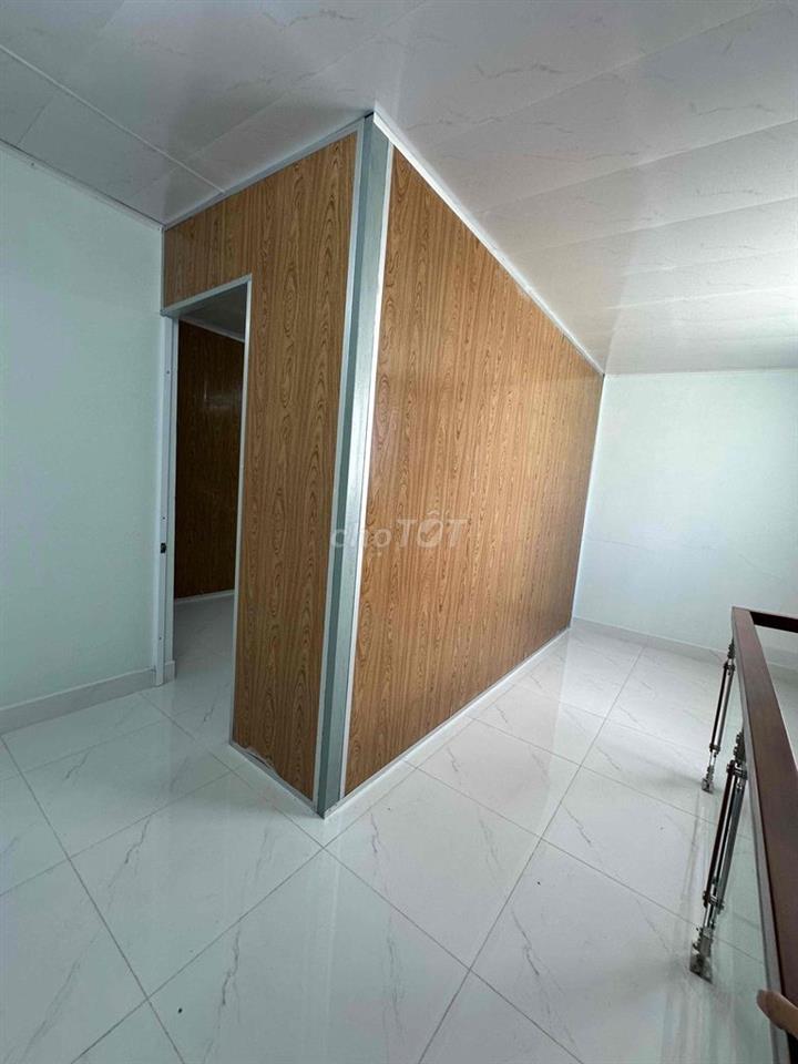nhà 1 trệt 1 lửng mới sạch sẽ