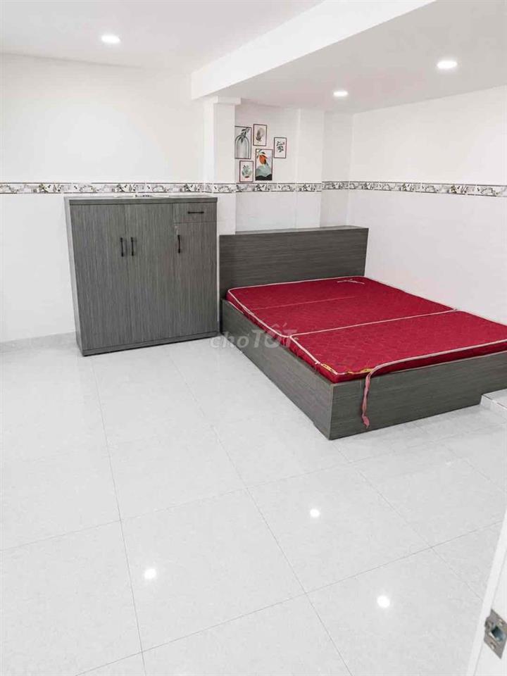 Hoa hồng 1% nhờ A,CE chạy phụ  🏡 BÁN NHÀ HẺM CÁCH MẠNG THÁNG 8