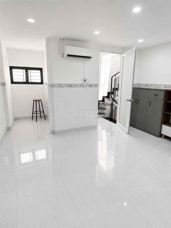 Hoa hồng 1% nhờ A,CE chạy phụ  🏡 BÁN NHÀ HẺM CÁCH MẠNG THÁNG 8