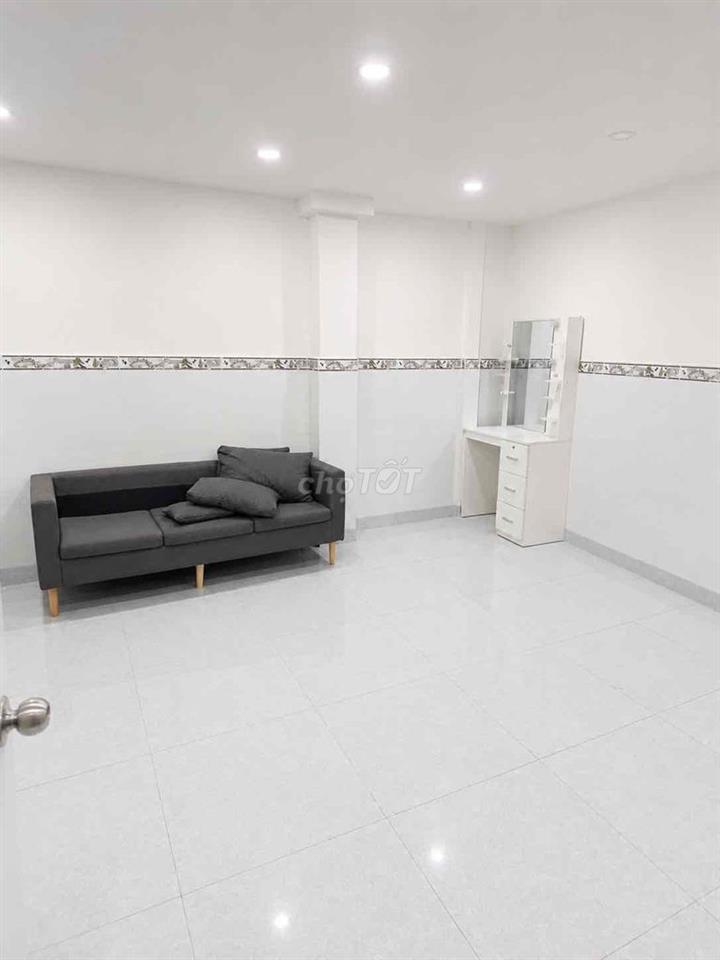 Hoa hồng 1% nhờ A,CE chạy phụ  🏡 BÁN NHÀ HẺM CÁCH MẠNG THÁNG 8