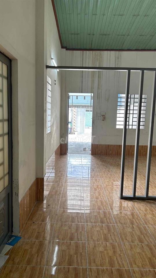 nhà rộng có sân rộng, có chỗ để oto