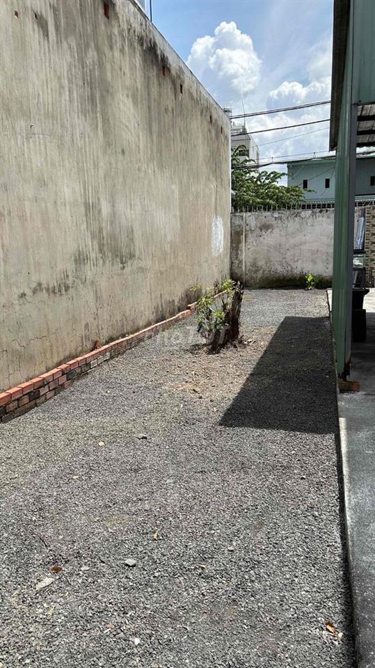 nhà rộng có sân rộng, có chỗ để oto