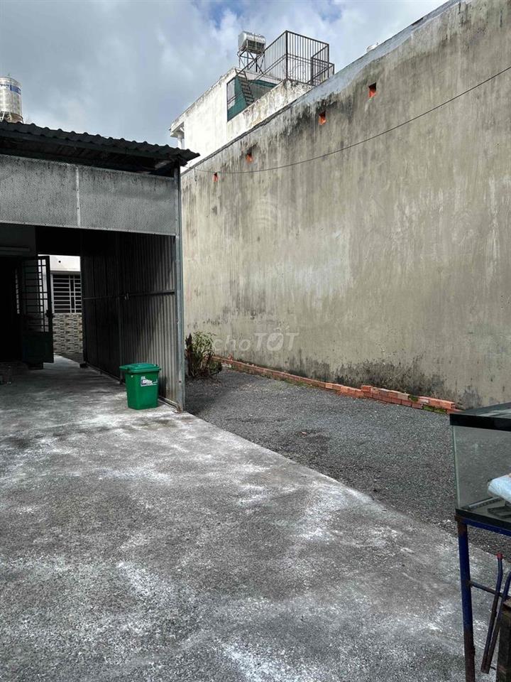 nhà rộng có sân rộng, có chỗ để oto