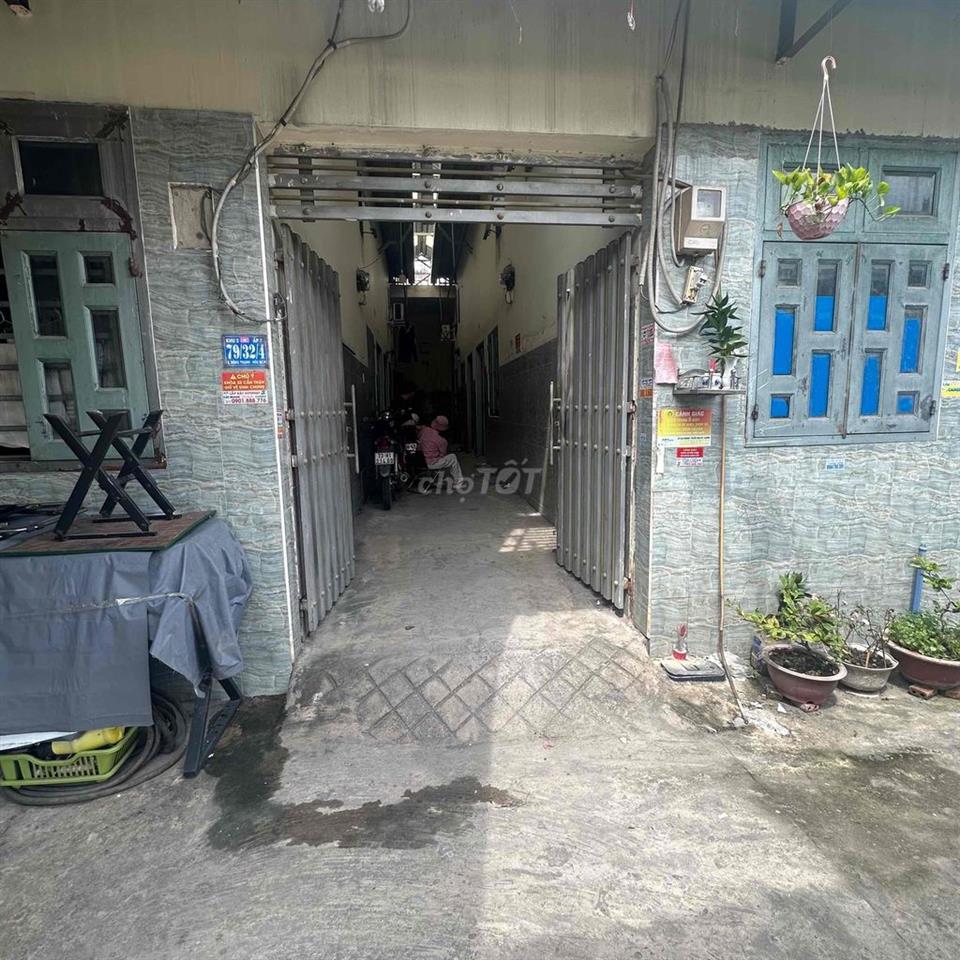 Cho thuê nhà trọ diện tích ngang 4m dài 4m5 có gác đổ bê tông.