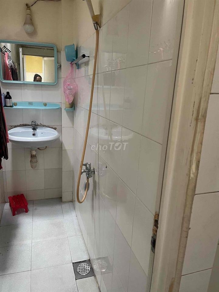 Cho thuê nhà nguyên căn 13tr cách hẻm xe hơi 4căn (5 phòng+ 2wc +1 sân