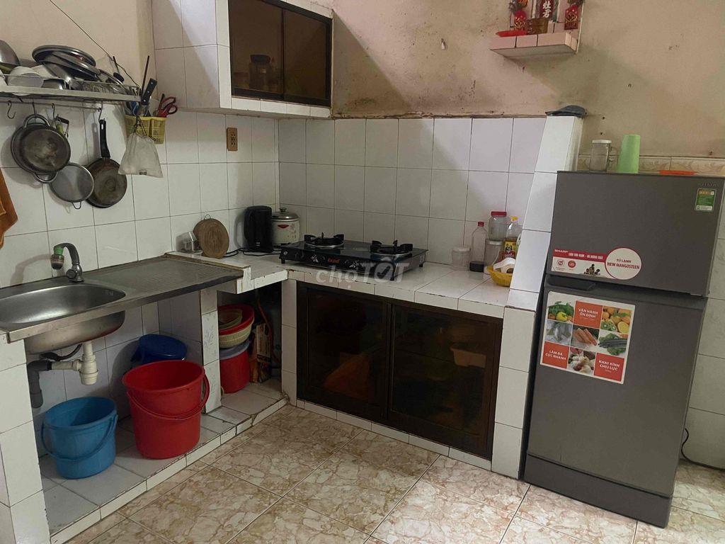 Cho thuê nhà nguyên căn 13tr cách hẻm xe hơi 4căn (5 phòng+ 2wc +1 sân