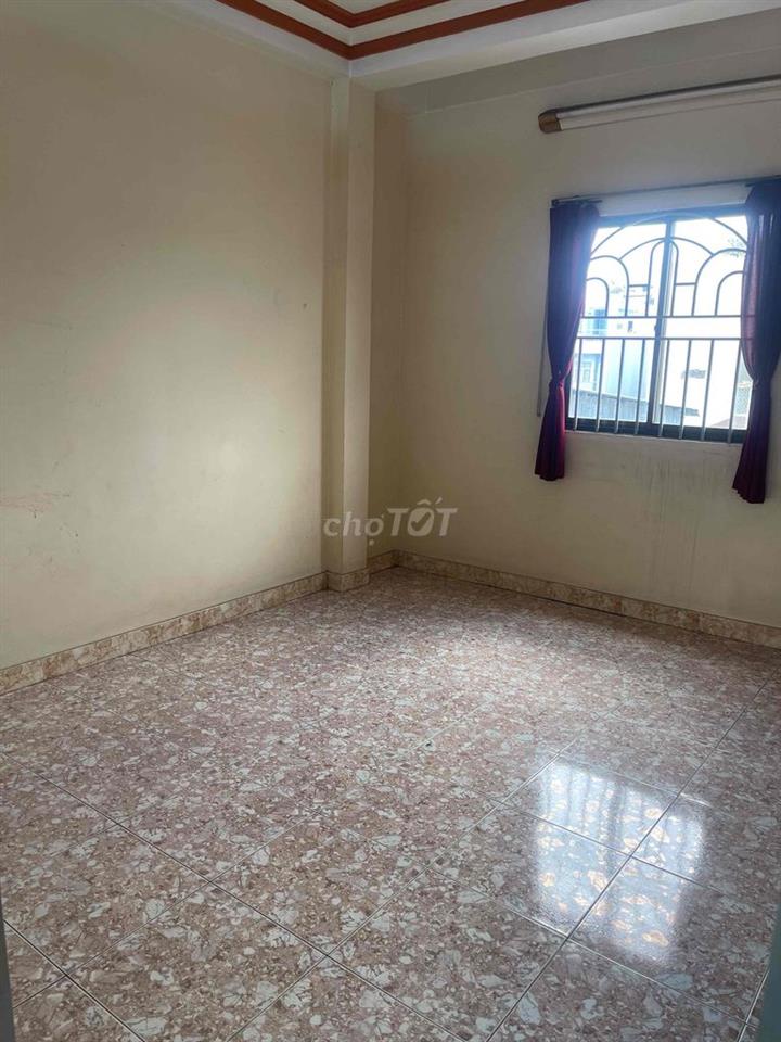 Cho thuê nhà nguyên căn 13tr cách hẻm xe hơi 4căn (5 phòng+ 2wc +1 sân