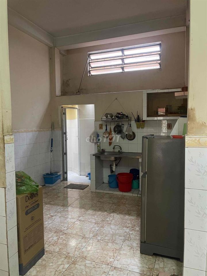 Cho thuê nhà nguyên căn 13tr cách hẻm xe hơi 4căn (5 phòng+ 2wc +1 sân