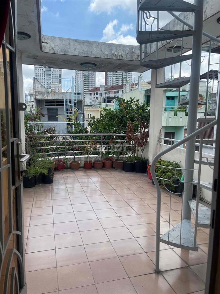Cho thuê nhà nguyên căn 13tr cách hẻm xe hơi 4căn (5 phòng+ 2wc +1 sân