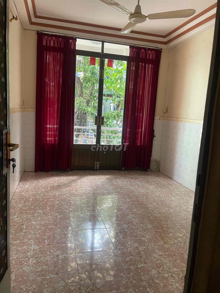 Cho thuê nhà nguyên căn 13tr cách hẻm xe hơi 4căn (5 phòng+ 2wc +1 sân