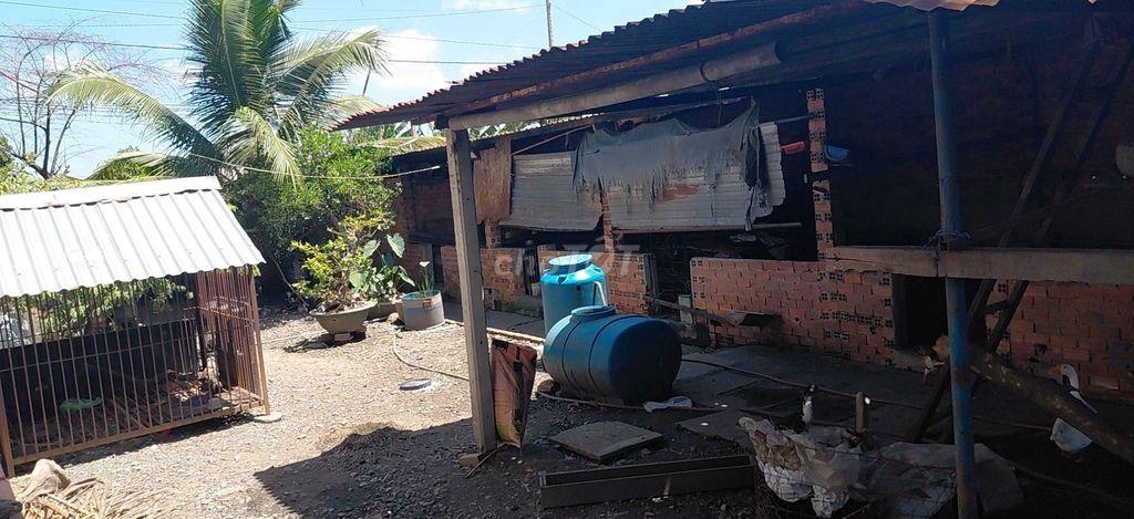cần bán 909m2 full thổ có 2 căn c4 5x20 đang ở sẵn