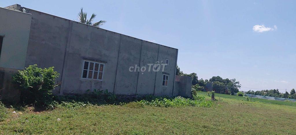cần bán 909m2 full thổ có 2 căn c4 5x20 đang ở sẵn