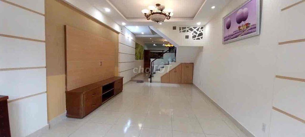Nhà MT khu biệt thự kiều đàm Quận 7.