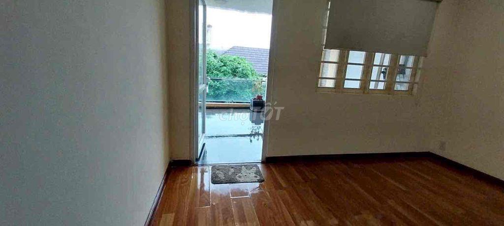 Nhà MT khu biệt thự kiều đàm Quận 7.