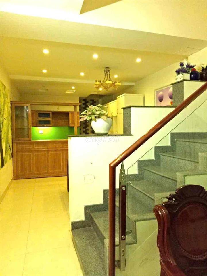 Nhà MT khu biệt thự kiều đàm Quận 7.