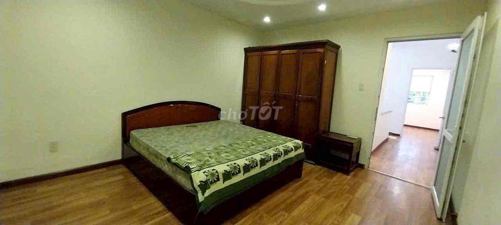 Nhà MT khu biệt thự kiều đàm Quận 7.