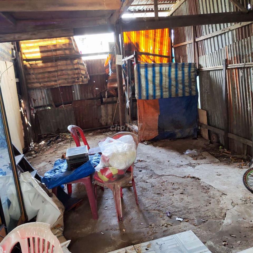 nhà tạm 