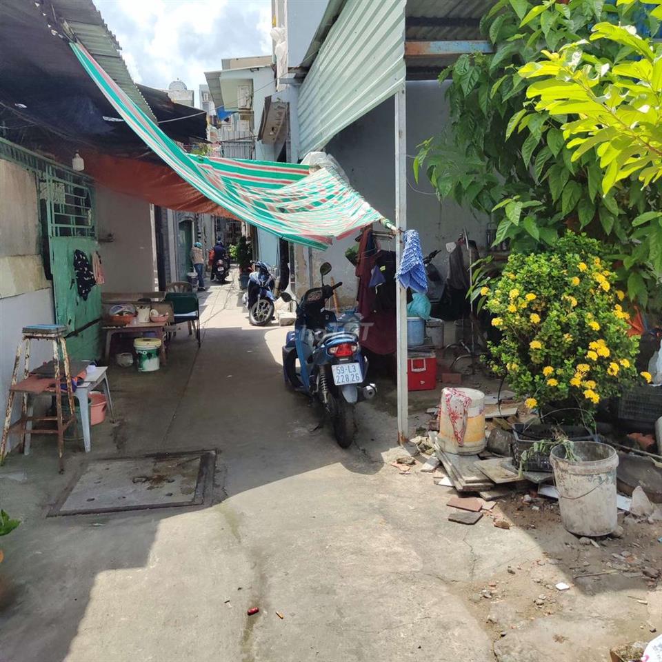 nhà tạm 