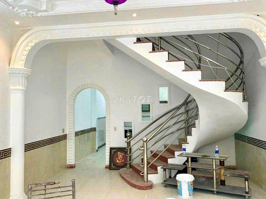 Nhà hẻm xe hơi Nguyễn Sơn 4,7x11,7m 6,3 T.Ỷ