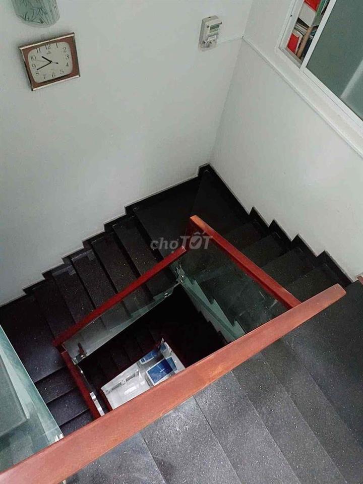 Cho thuê phòng trong nhà nguyên căn khu dân cư Hồng Long