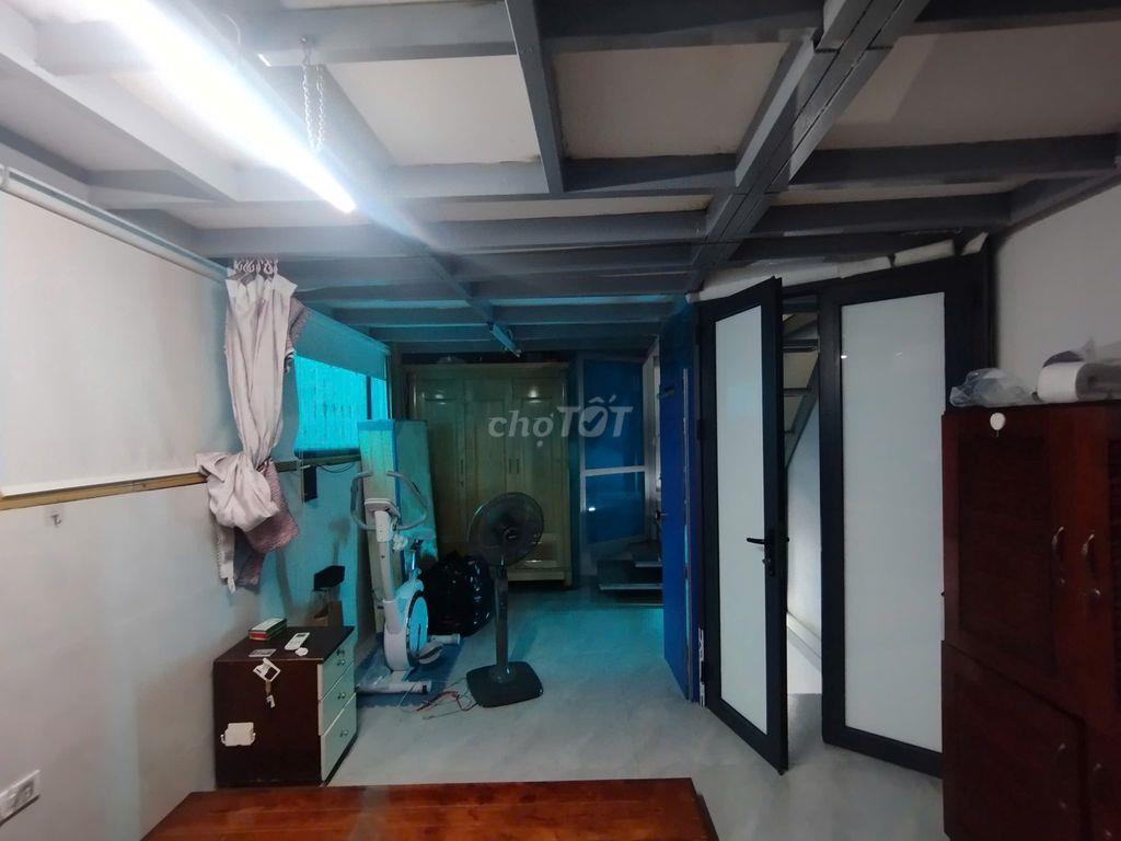 Nhà 3 tầng 2n1k vệ sinh chung. full đồ LH: ***