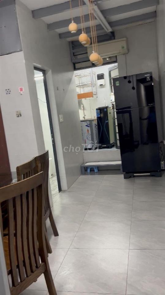 Nhà 3 tầng 2n1k vệ sinh chung. full đồ LH: ***