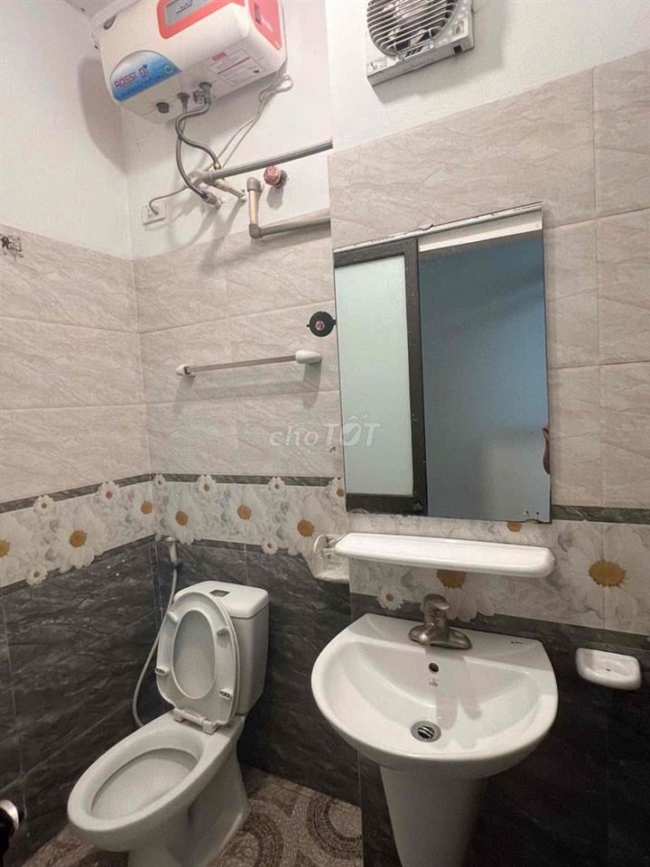 Cho thuê căn hộ tầng 4 số 9B ngõ 120 Kim Giang