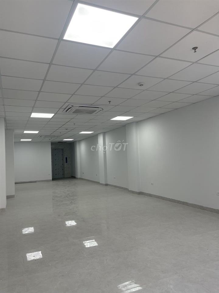 Cho thuê nhà mặt phố 4 tầng Tô Vĩnh Diện 80-90m2/sàn có hầm xe