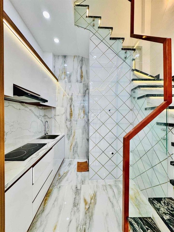 Chính chủ cho thuê nhà nguyên căn, 4 tầng, hẻm 8m thông Pham Văn Trị