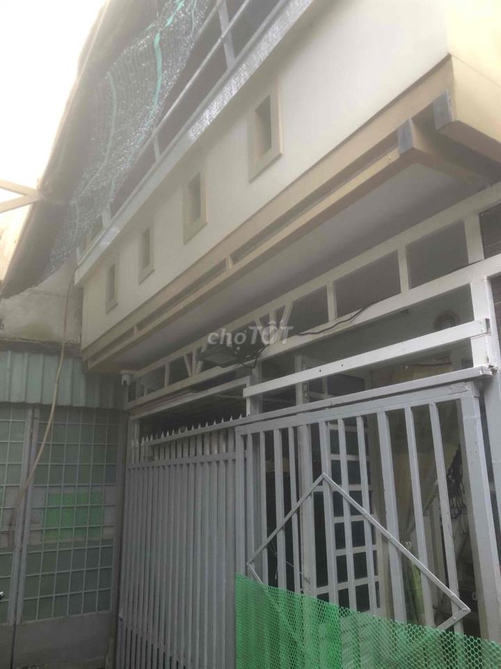 nhà bán có giấy tờ ( thuế riêng ) , hộ khẩu đầy đủ