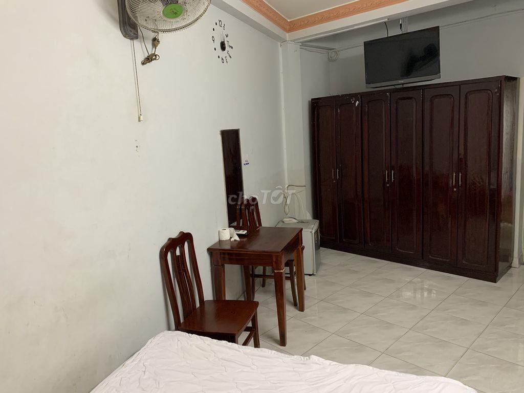 Cho thuê Phòng trọ mặt tiền đường Q5 - Giá Rẻ