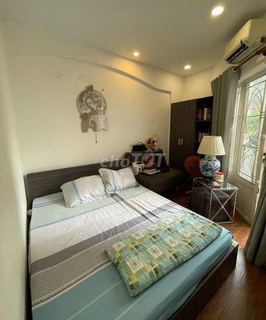 CHO THUÊ NHÀ 2 MẶT TIỀN : Hồ Hảo Hớn, Phường Cầu Ông Lãnh, Quận 1.