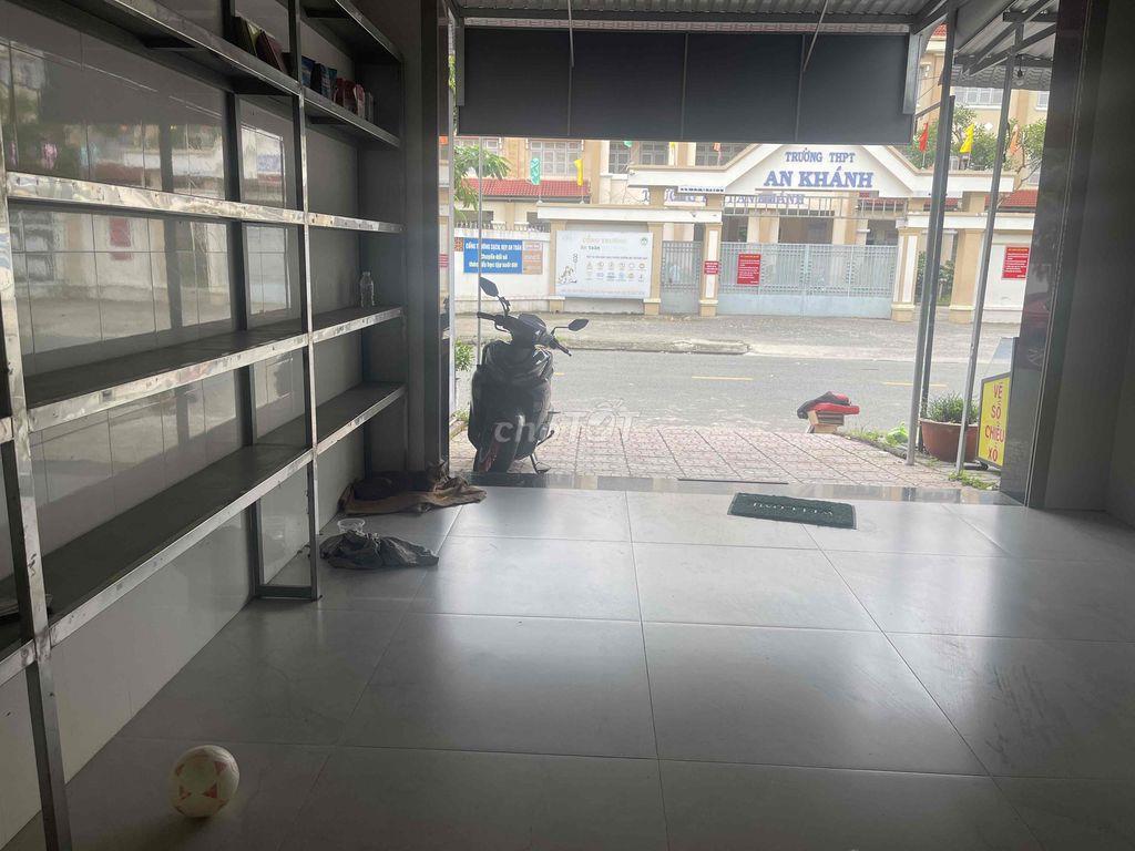 Cho Thuê Vỉa Hè Kinh Doanh Đối Diện Cổng Trường Cấp 3