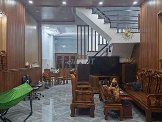 Bán nhà 5x16 hai lầu hẻm nhựa gần BV Q12 chính chủ giấy tờ đầy đủ .