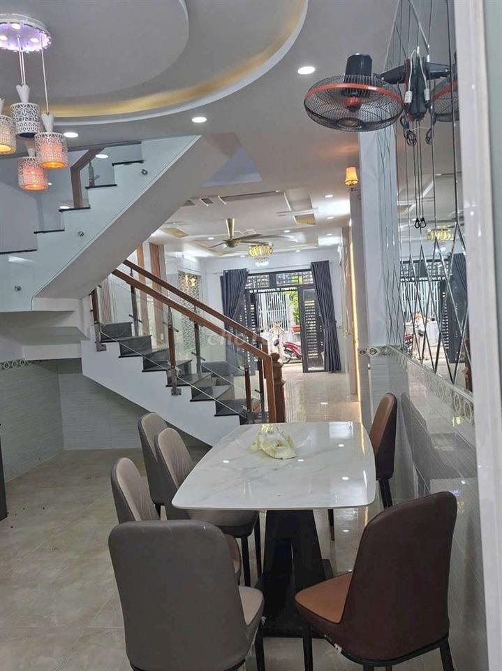 nhà bán ngay chợ hiệp thành :4 x 17 :xây dựng 3lâu :giá 5390