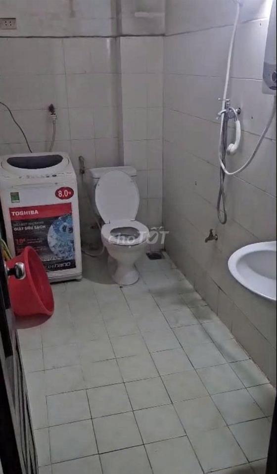 Phòng trên tầng 4 (18 m2), gần đường Huỳnh Thúc Kháng KD tiện đi lại