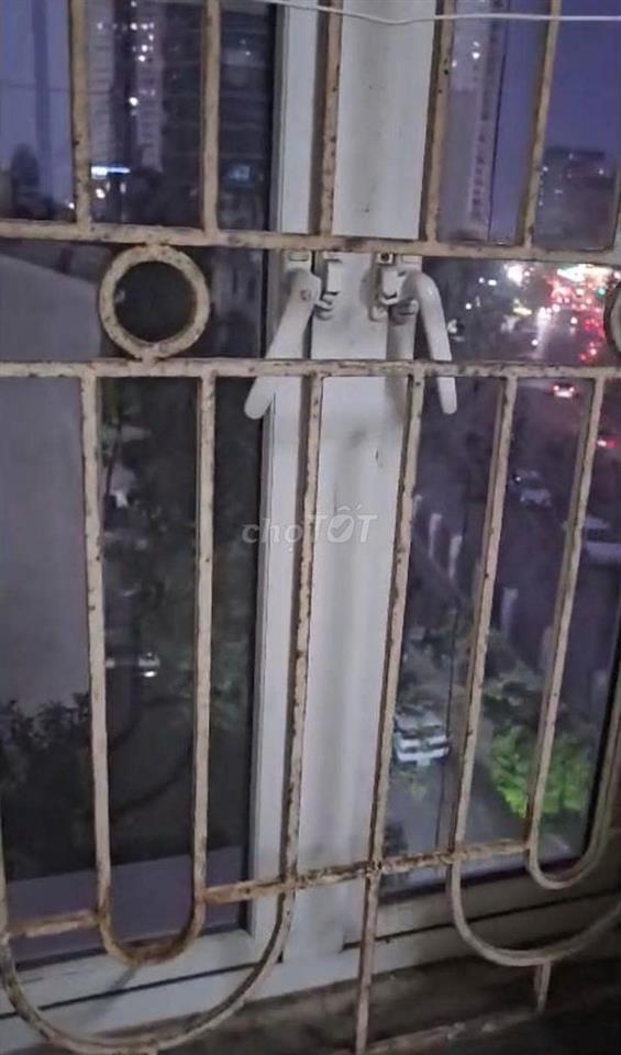 Phòng trên tầng 4 (18 m2), gần đường Huỳnh Thúc Kháng KD tiện đi lại