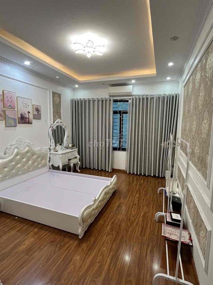 Nhà nguyên căn phù hợp gia đình khu vực yên tĩnh