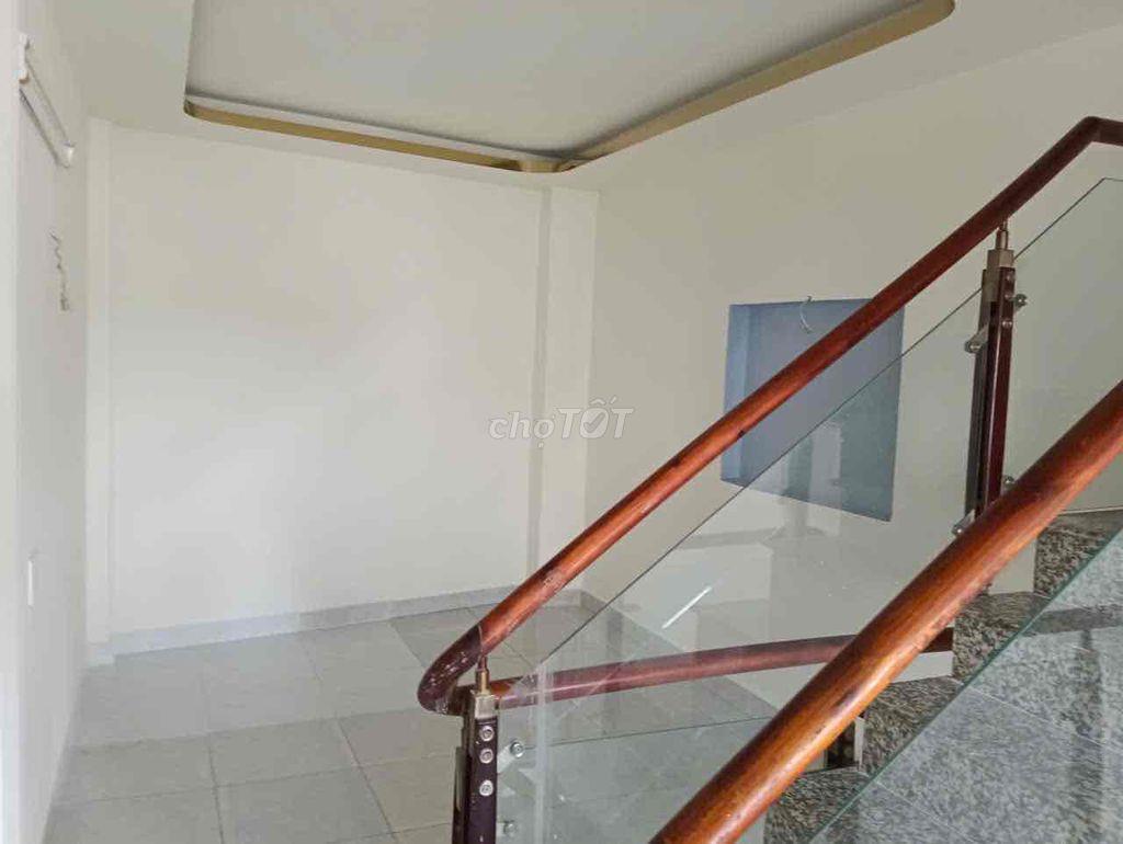 NHÀ TRỐNG DỌN VÀO LIỀN CHINH CHỦ  Cần cho thuê nhà nguyên căn mặt tiền