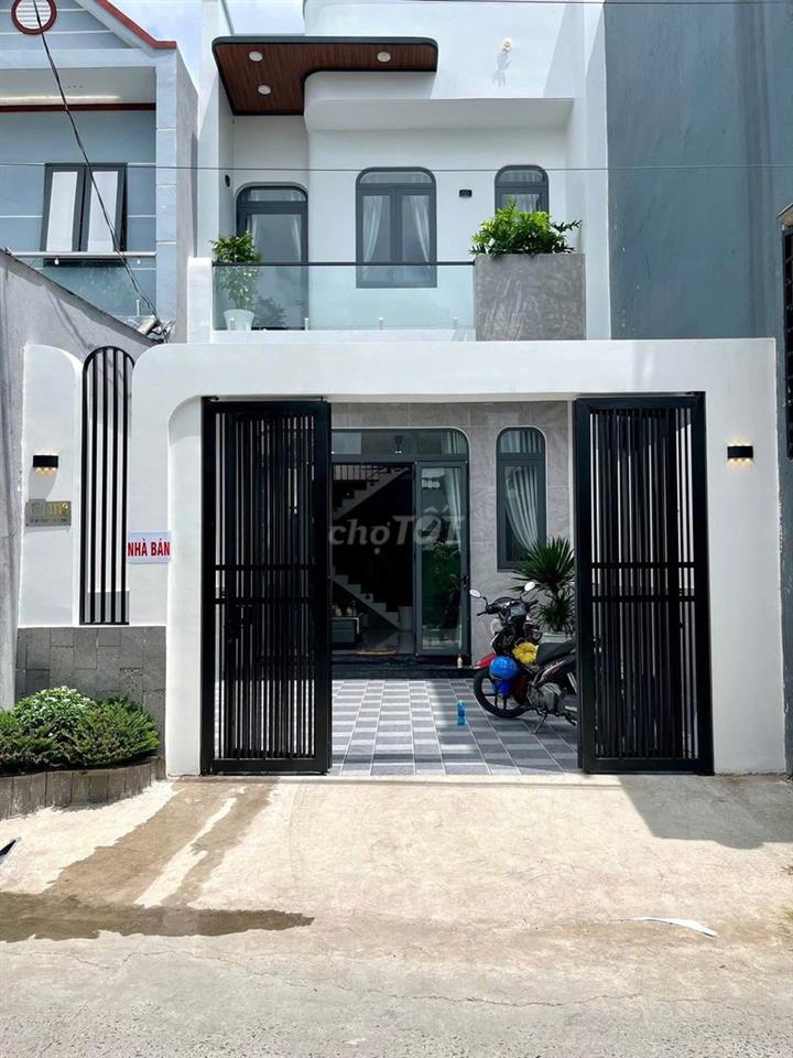 Việt kiều Mỹ xây nhà chưa kịp ở bán gấp căn nhà lầu ngay Bình Hoà 