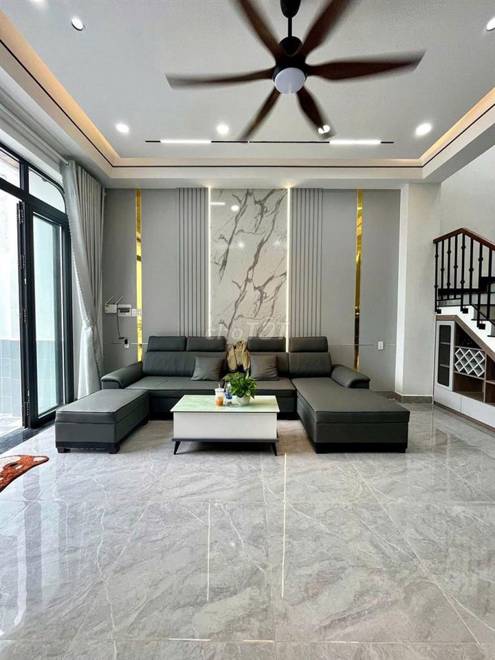 Việt kiều Mỹ xây nhà chưa kịp ở bán gấp căn nhà lầu ngay Bình Hoà 
