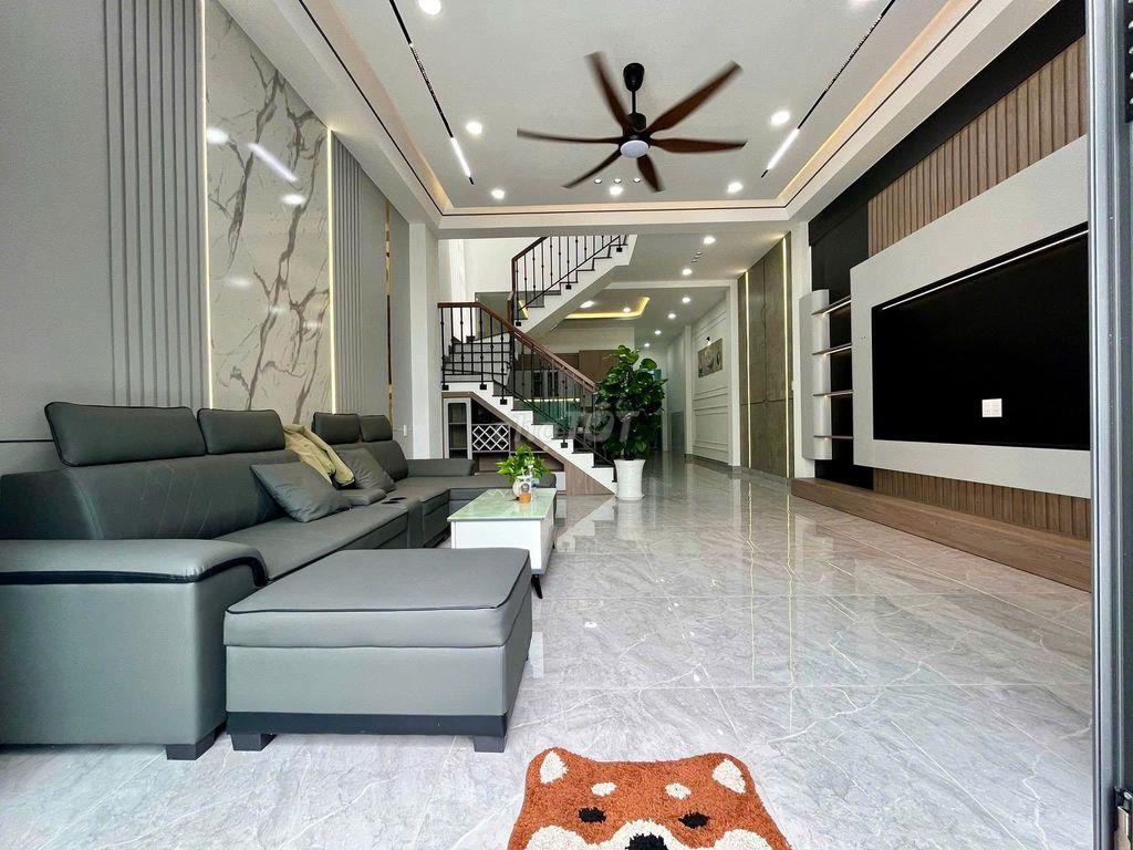 Việt kiều Mỹ xây nhà chưa kịp ở bán gấp căn nhà lầu ngay Bình Hoà 