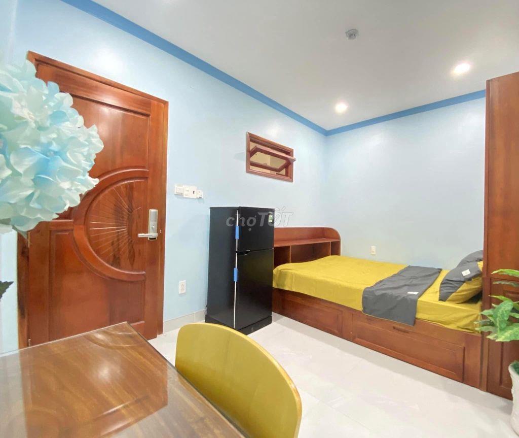 Ngay Đh Bách Khoa, ĐH Kinh Tế - gần cầu Vượt 3/2 Quận 10