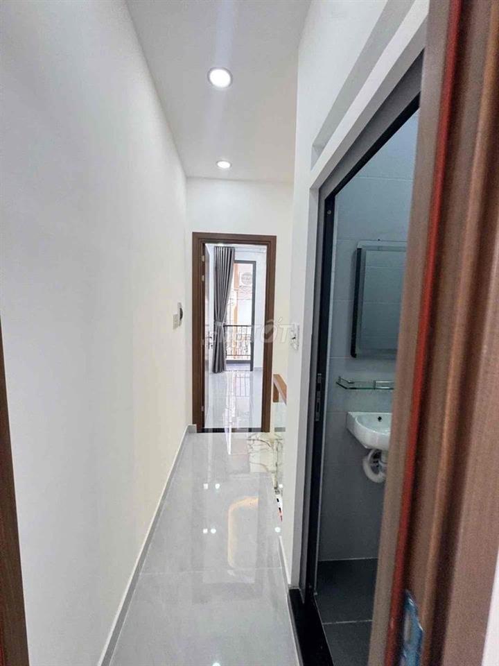 NHÀ MỚI- 3x8m-2PN-2WC-1BC-HEM BA GÁC-KHU DÂN TRi
