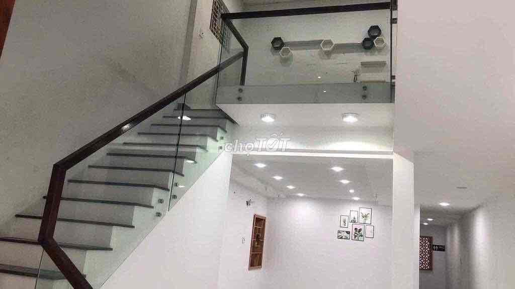 [Tin chính chủ] Nhà mặt tiền, diện tích lớn, rộng thoáng, có lộ thiên