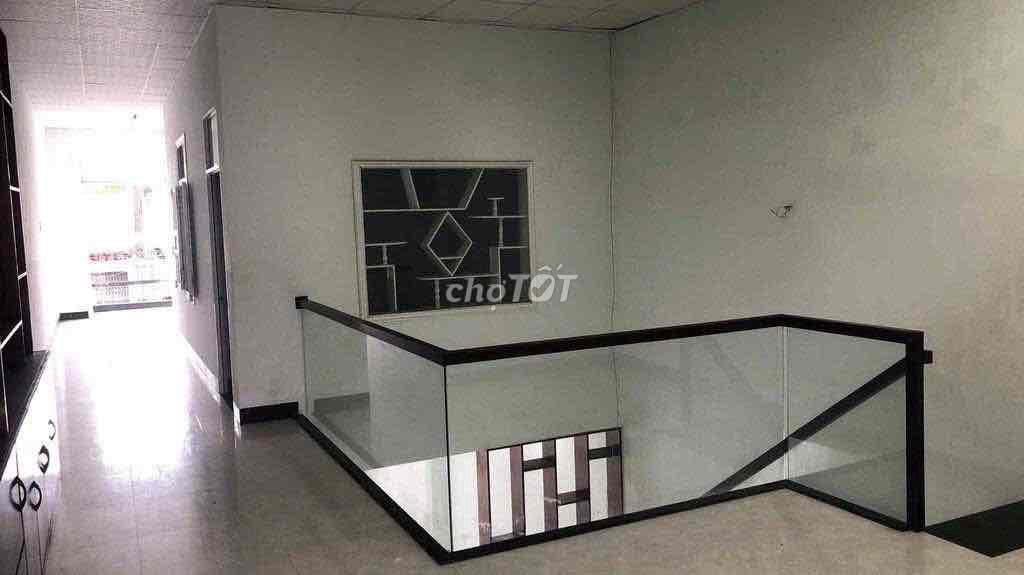 [Tin chính chủ] Nhà mặt tiền, diện tích lớn, rộng thoáng, có lộ thiên